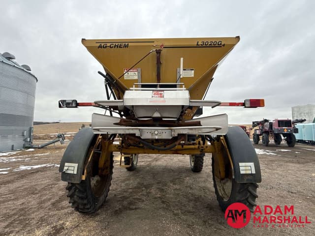 Image of Ag-Chem RoGator 1254 equipment image 4