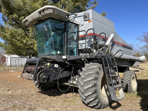 2001 Gleaner R62 Image