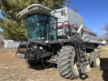Main image Gleaner R62