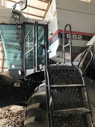 Main image Gleaner R62 10