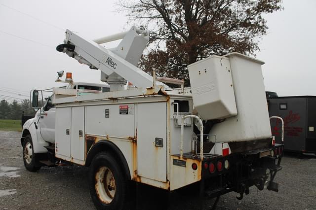 Image of Ford F-650 equipment image 4