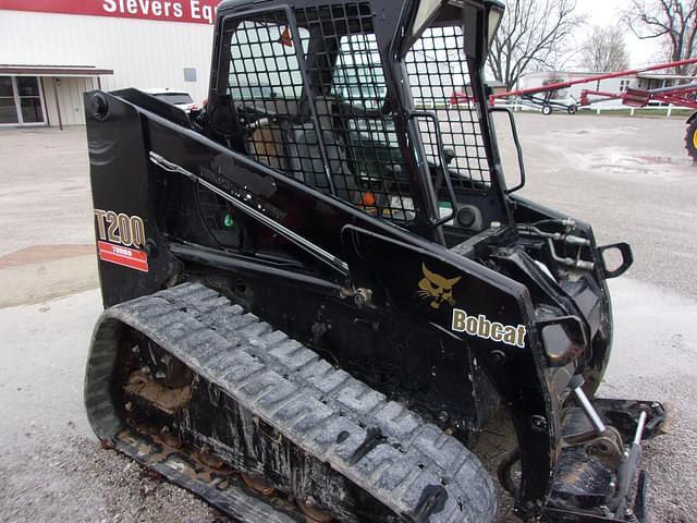 Image of Bobcat T200 equipment image 3