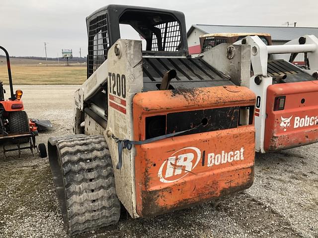 Image of Bobcat T200 equipment image 4