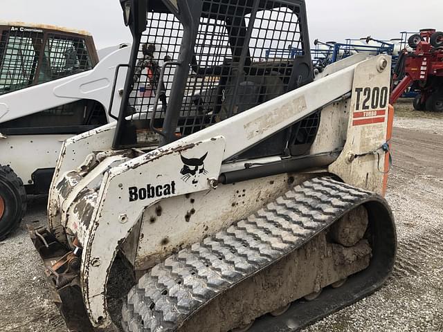 Image of Bobcat T200 equipment image 3