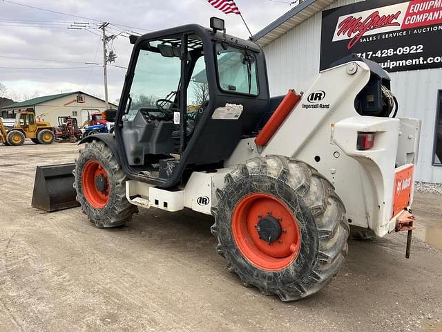 Image of Bobcat V623 equipment image 2