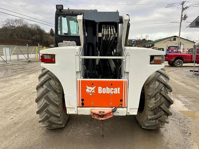 Image of Bobcat V623 equipment image 3