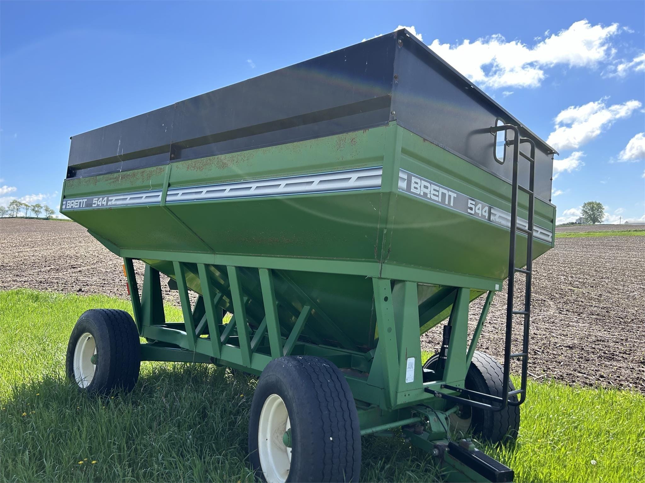 2001 Brent 544 Equipment Image0