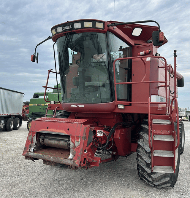 Image of Case IH 2366 equipment image 2