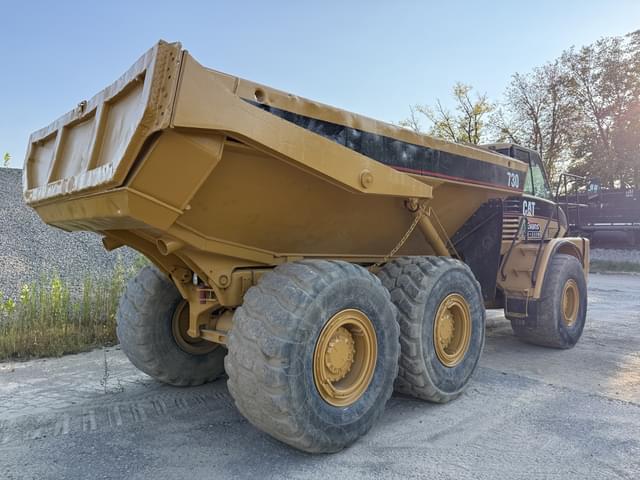 Image of Caterpillar 730 equipment image 2