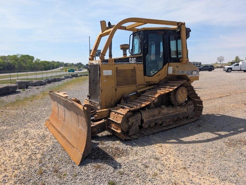 2001 Caterpillar D5M Equipment Image0