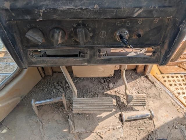 Image of Caterpillar D5M equipment image 4