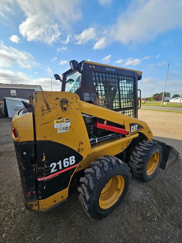 Image of Caterpillar 216B equipment image 2