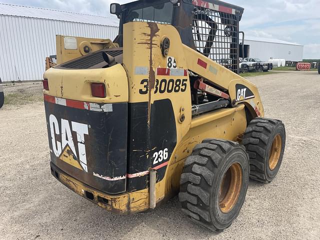 Image of Caterpillar 236 equipment image 4