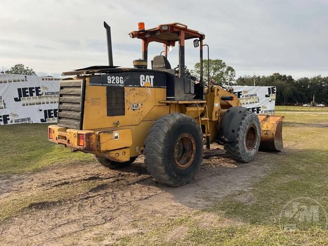 Image of Caterpillar 928G equipment image 4