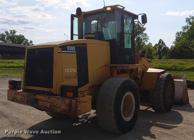Image of Caterpillar 938G equipment image 4