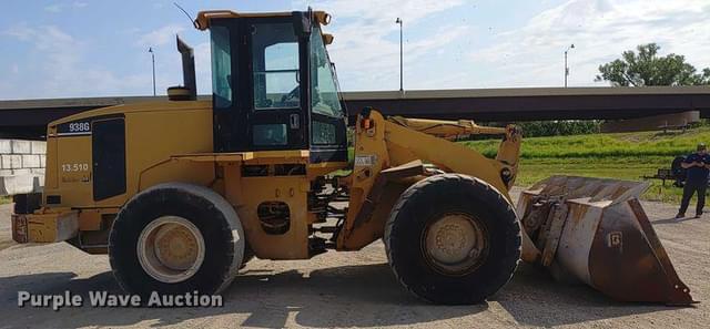 Image of Caterpillar 938G equipment image 3