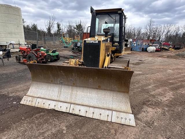 Image of Caterpillar D5C equipment image 2