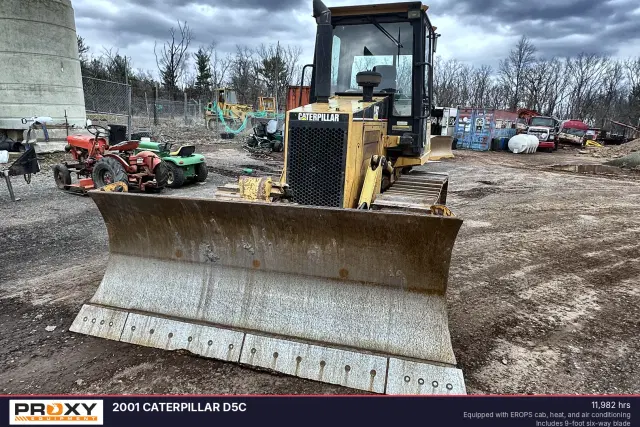 Image of Caterpillar D5C equipment image 2