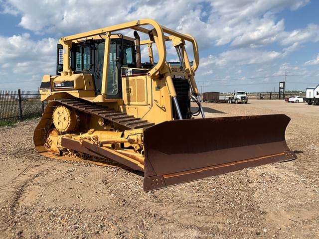 Image of Caterpillar D6R XL equipment image 2