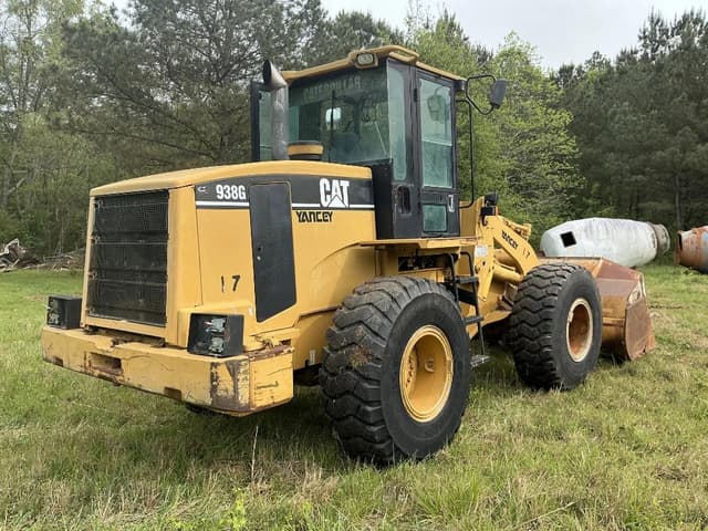Image of Caterpillar 938G equipment image 4