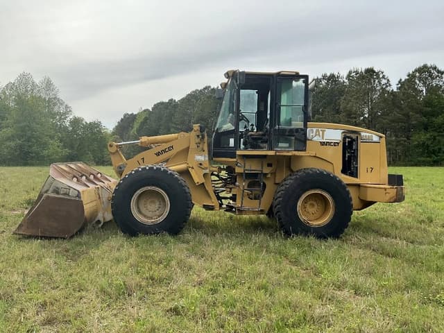 Image of Caterpillar 938G equipment image 1