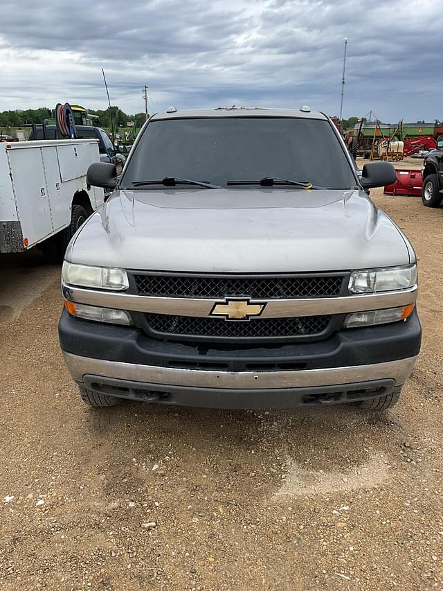 Image of Chevrolet Silverado equipment image 2