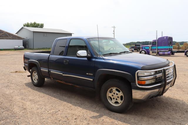 Image of Chevrolet 1500 equipment image 2