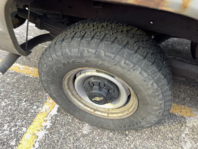 Image of Chevrolet 2500 equipment image 4