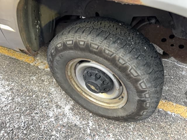 Image of Chevrolet 2500 equipment image 3