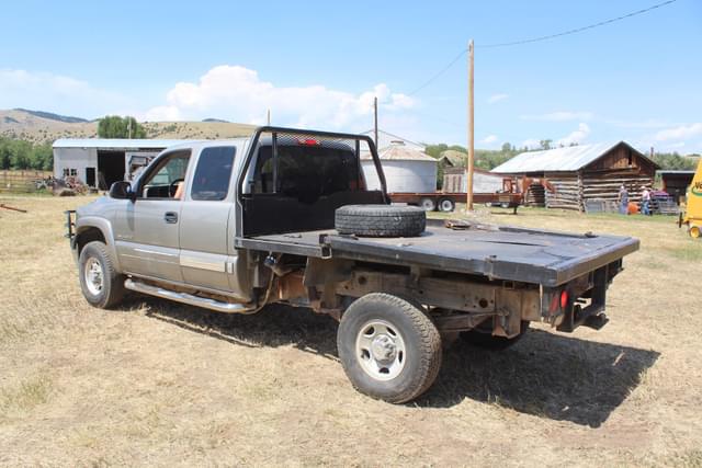 Image of Chevrolet 2500HD equipment image 3