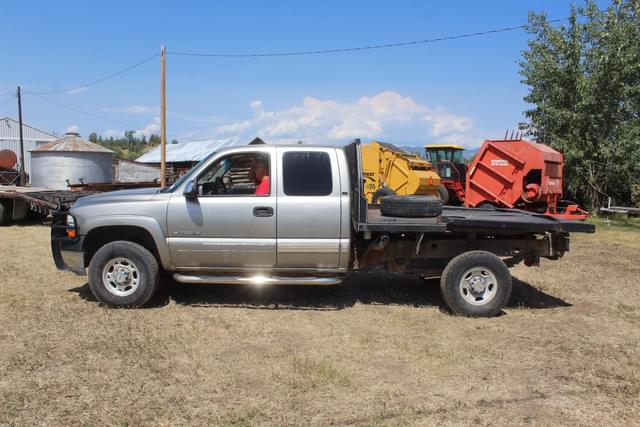 Image of Chevrolet 2500HD equipment image 2