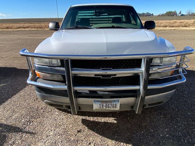 Image of Chevrolet 2500HD equipment image 2