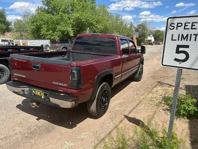 Image of Chevrolet 2500HD equipment image 2