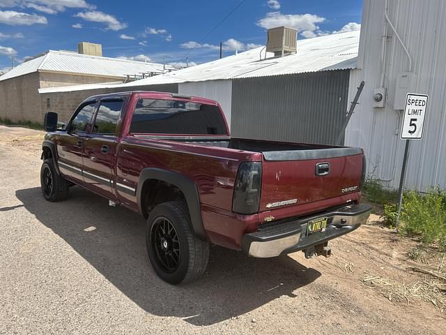 Image of Chevrolet 2500HD equipment image 3