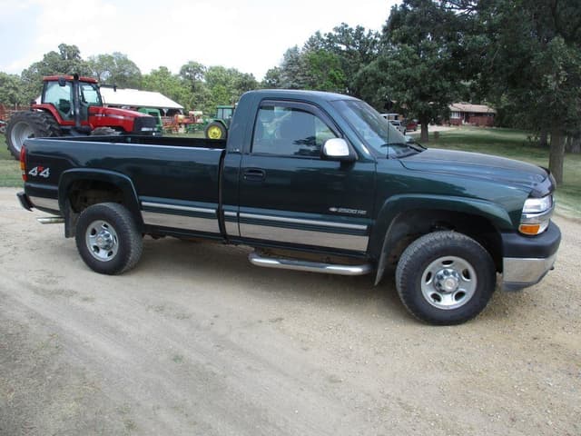 Image of Chevrolet 2500HD equipment image 3