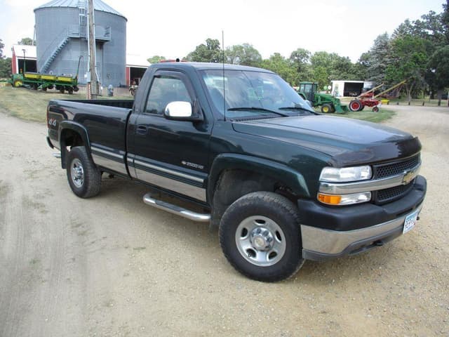 Image of Chevrolet 2500HD equipment image 2