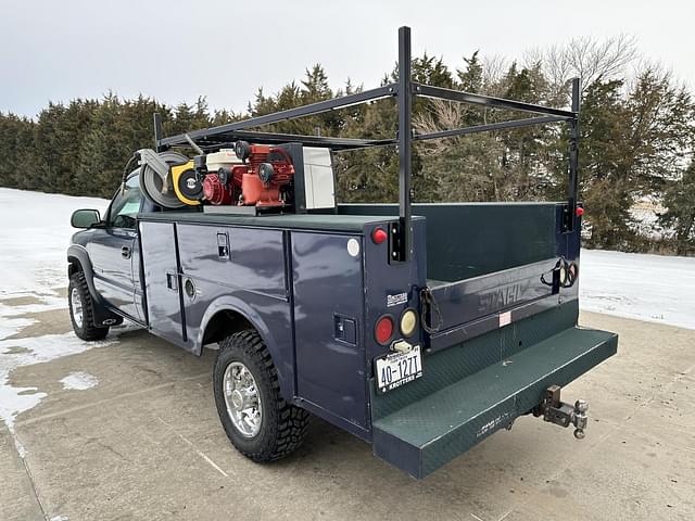 Image of Chevrolet 2500HD equipment image 2