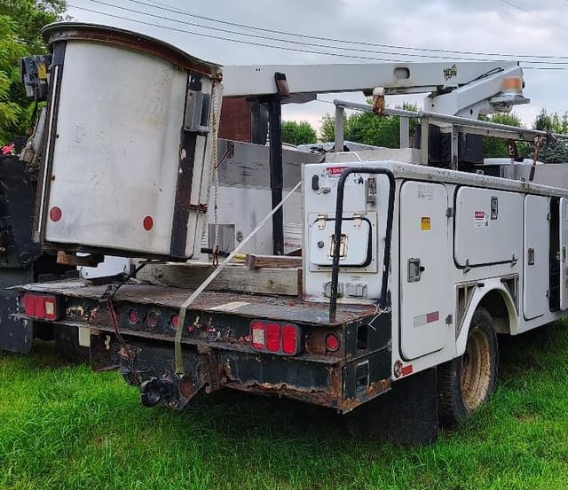 Image of Chevrolet 3500 equipment image 3