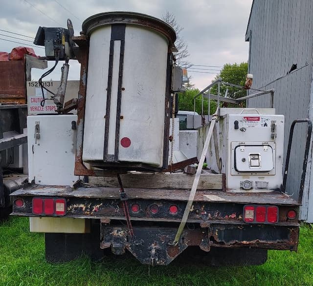 Image of Chevrolet 3500 equipment image 2