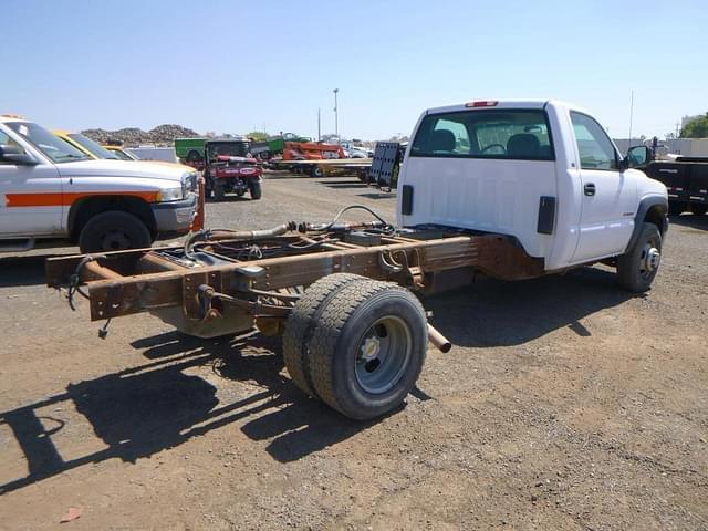 Image of Chevrolet 3500 equipment image 2