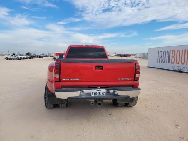 Image of Chevrolet 3500 equipment image 3