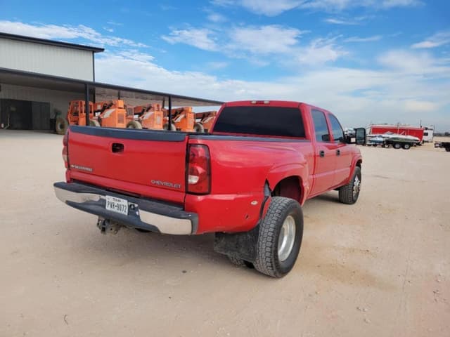 Image of Chevrolet 3500 equipment image 4