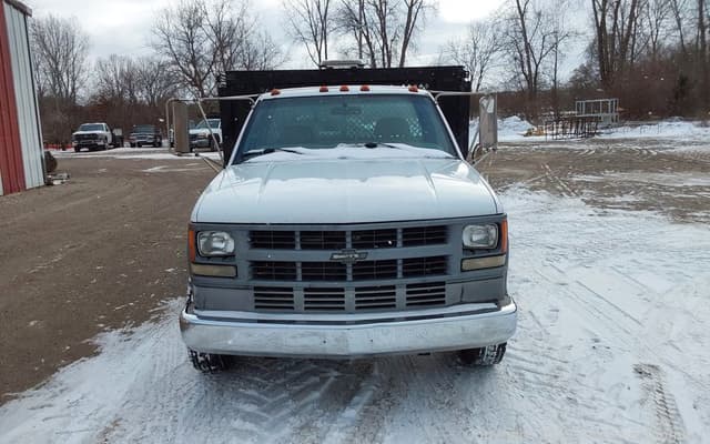 Image of Chevrolet 3500 equipment image 2