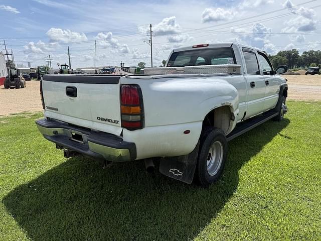 Image of Chevrolet 3500HD equipment image 3