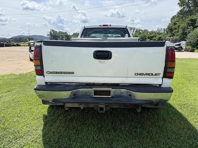 Image of Chevrolet 3500HD equipment image 4