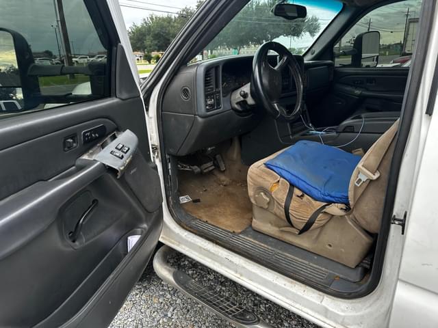 Image of Chevrolet 3500 equipment image 4