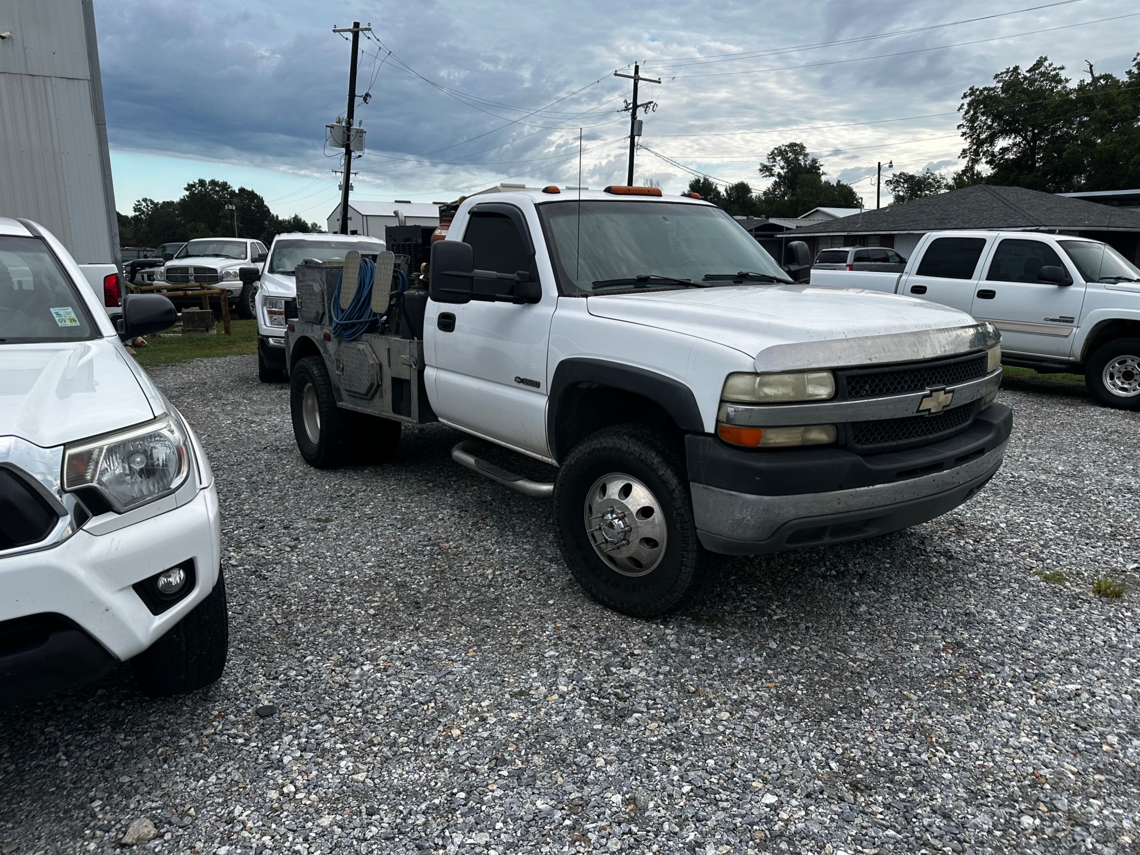 2001 Chevrolet 3500 Equipment Image0