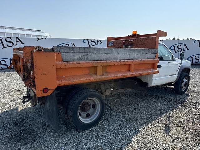 Image of Chevrolet 3500HD equipment image 4