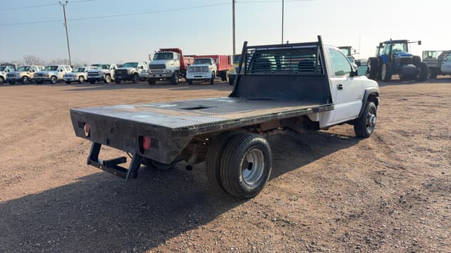 Image of Chevrolet 3500 equipment image 3