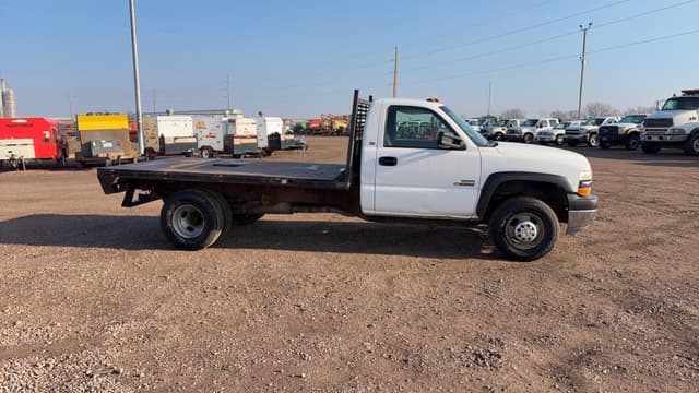 Image of Chevrolet 3500 equipment image 2